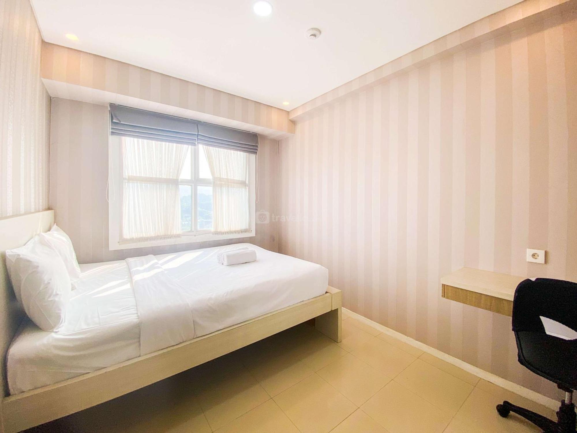 Homey With 1br At Parahyangan By Travelio Apartemen *