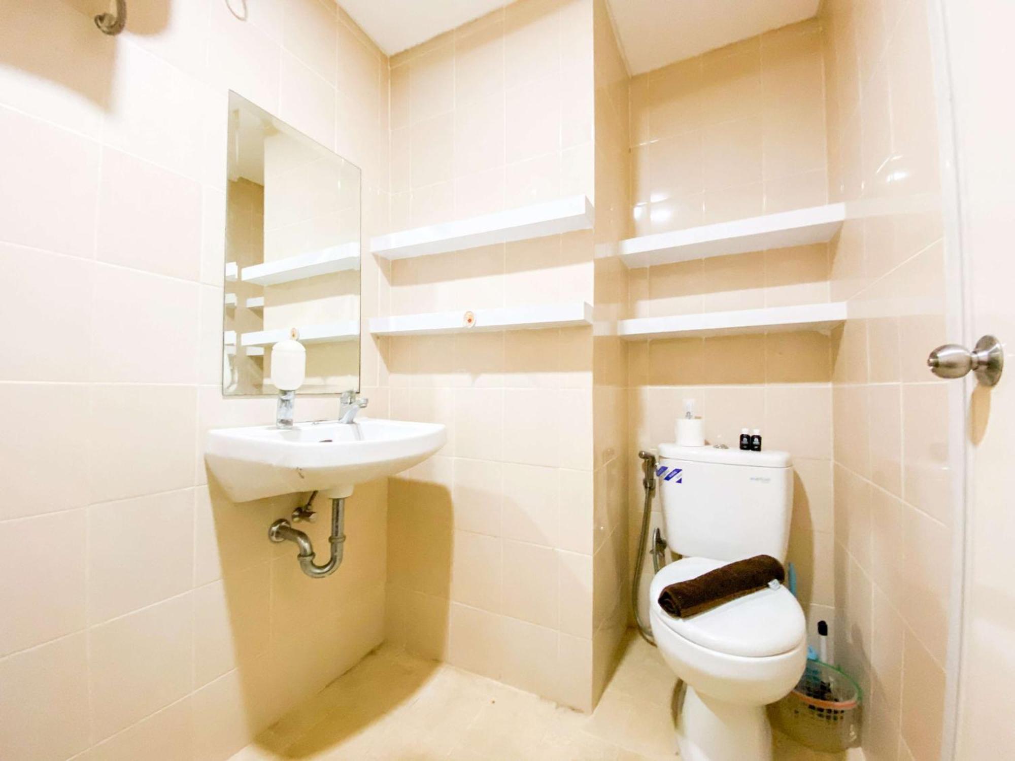Homey With 1br At Parahyangan By Travelio Apartemen Bandung