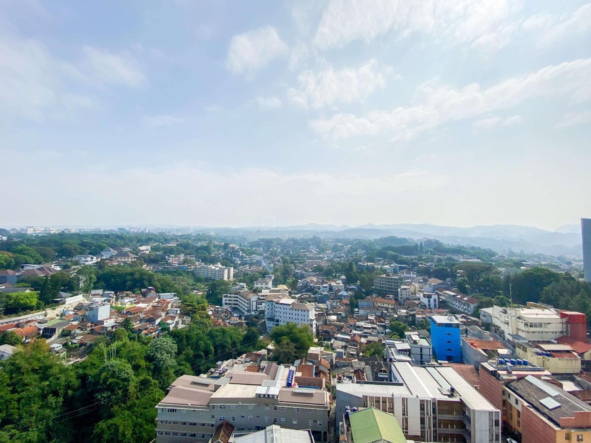 Apartemen Homey With 1br At Parahyangan By Travelio