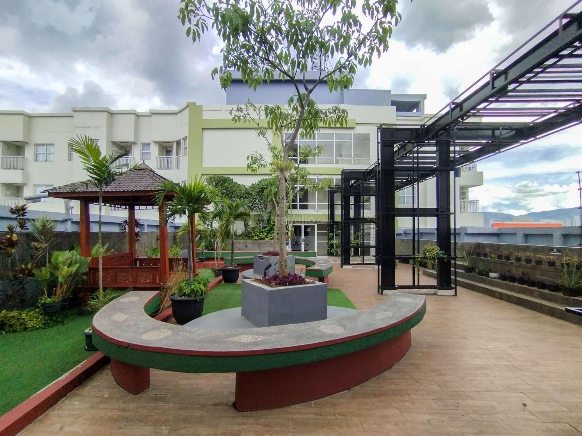 Homey With 1br At Parahyangan By Travelio Bandung