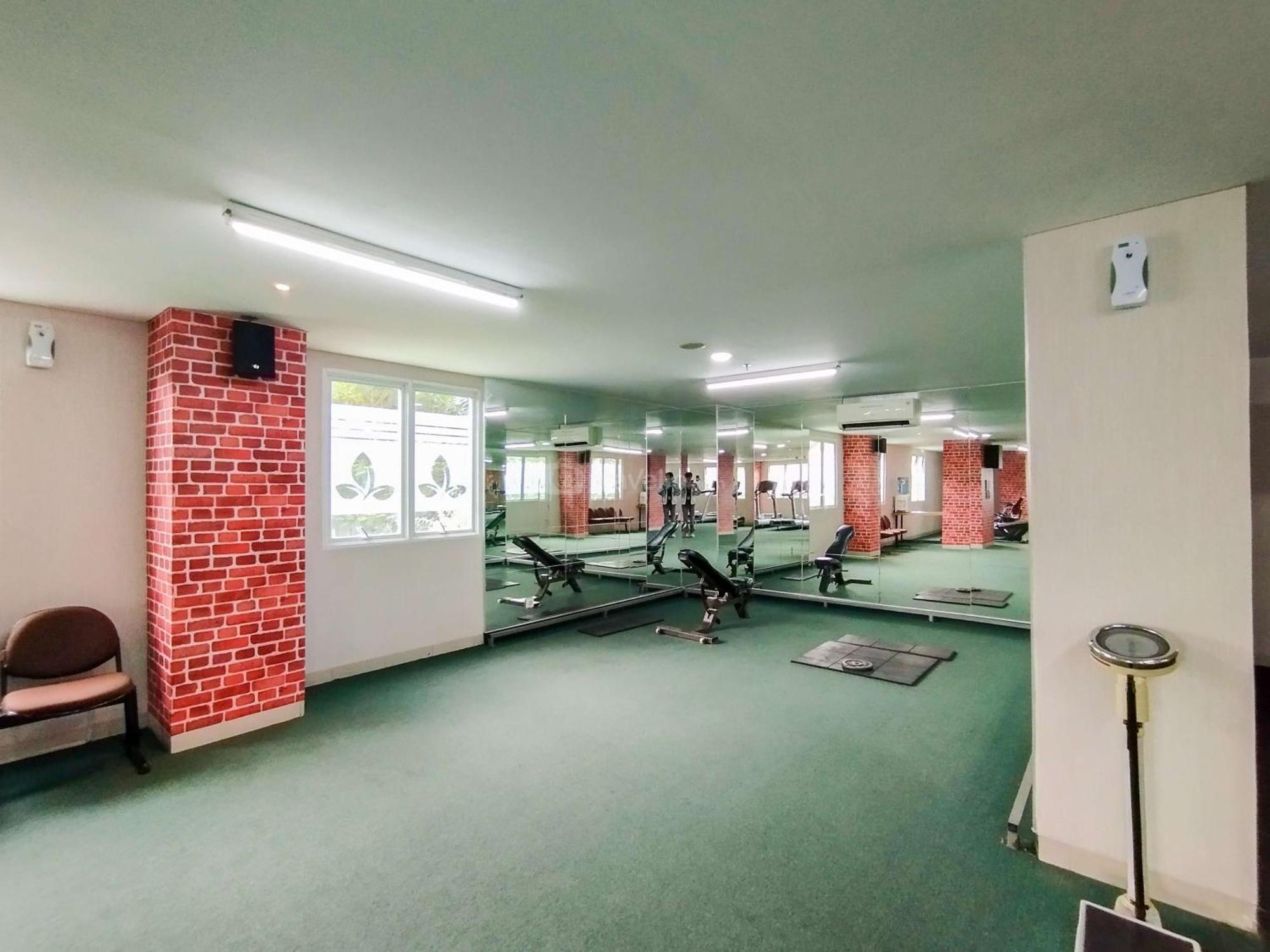 Homey With 1br At Parahyangan By Travelio Apartemen
