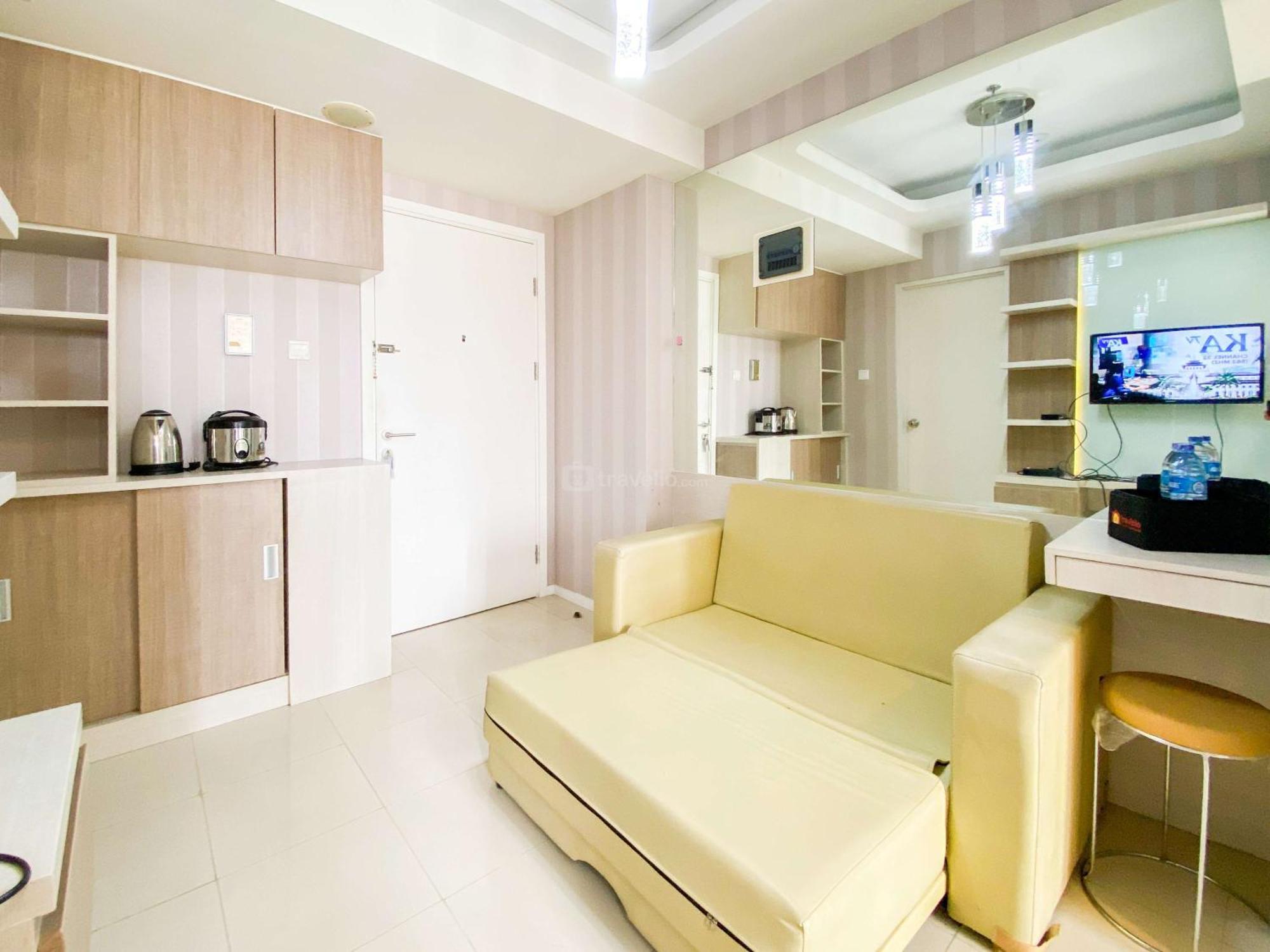 Homey With 1br At Parahyangan By Travelio Apartemen *